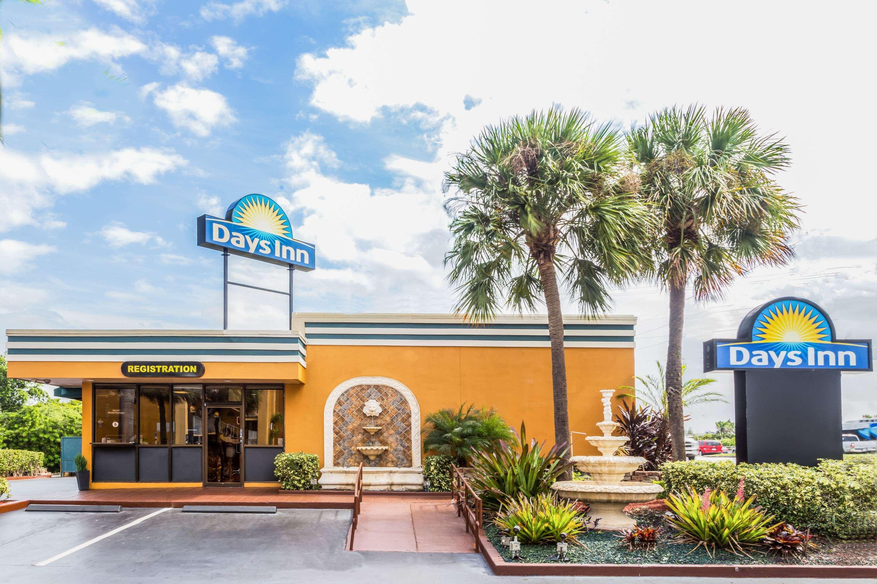 Days Inn By Wyndham Fort Lauderdale-Oakland Park Airport N Esterno foto