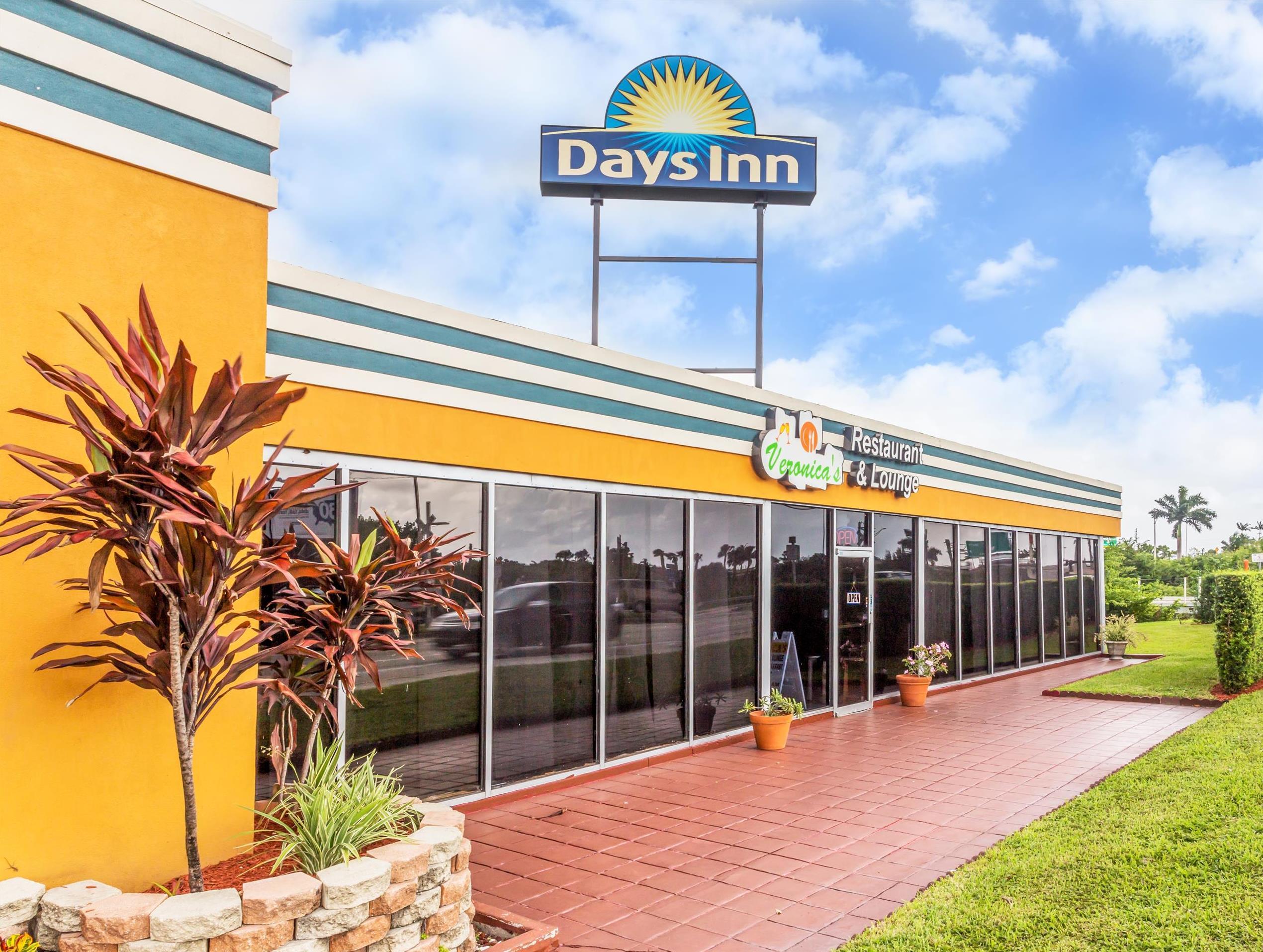 Days Inn By Wyndham Fort Lauderdale-Oakland Park Airport N Esterno foto