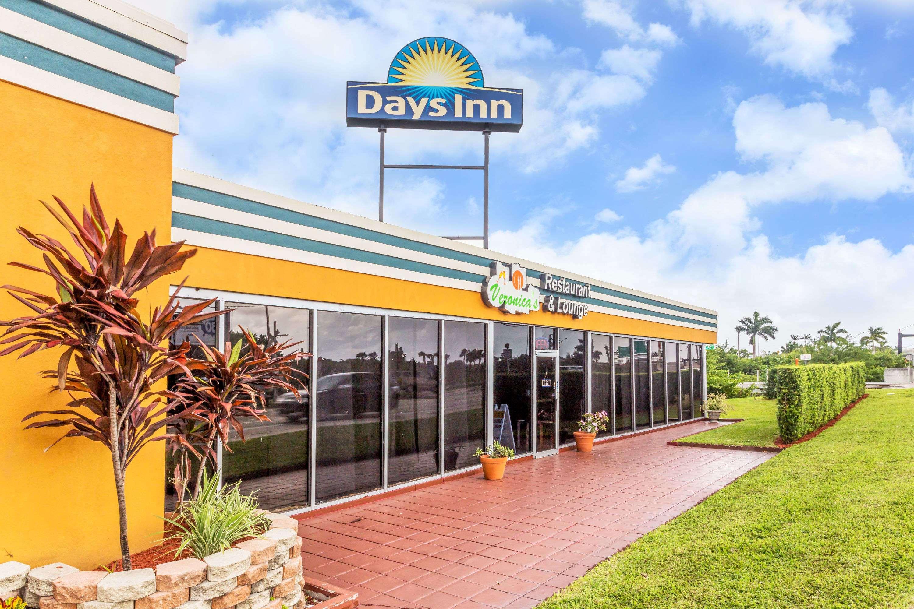 Days Inn By Wyndham Fort Lauderdale-Oakland Park Airport N Esterno foto