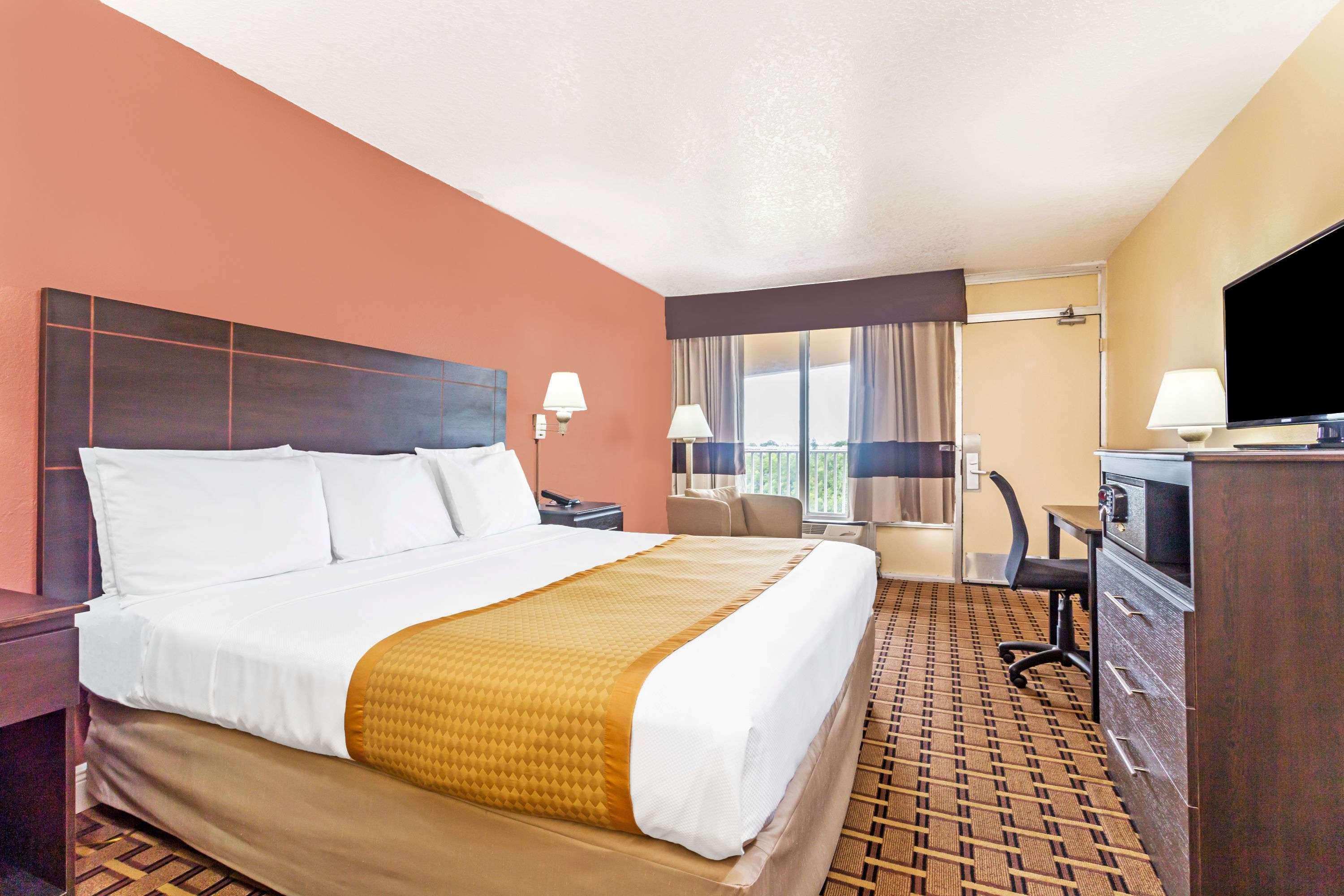 Days Inn By Wyndham Fort Lauderdale-Oakland Park Airport N Esterno foto