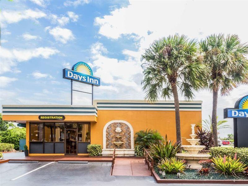 Days Inn By Wyndham Fort Lauderdale-Oakland Park Airport N Esterno foto