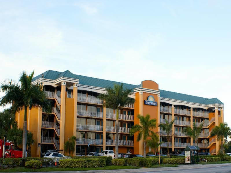 Days Inn By Wyndham Fort Lauderdale-Oakland Park Airport N Esterno foto