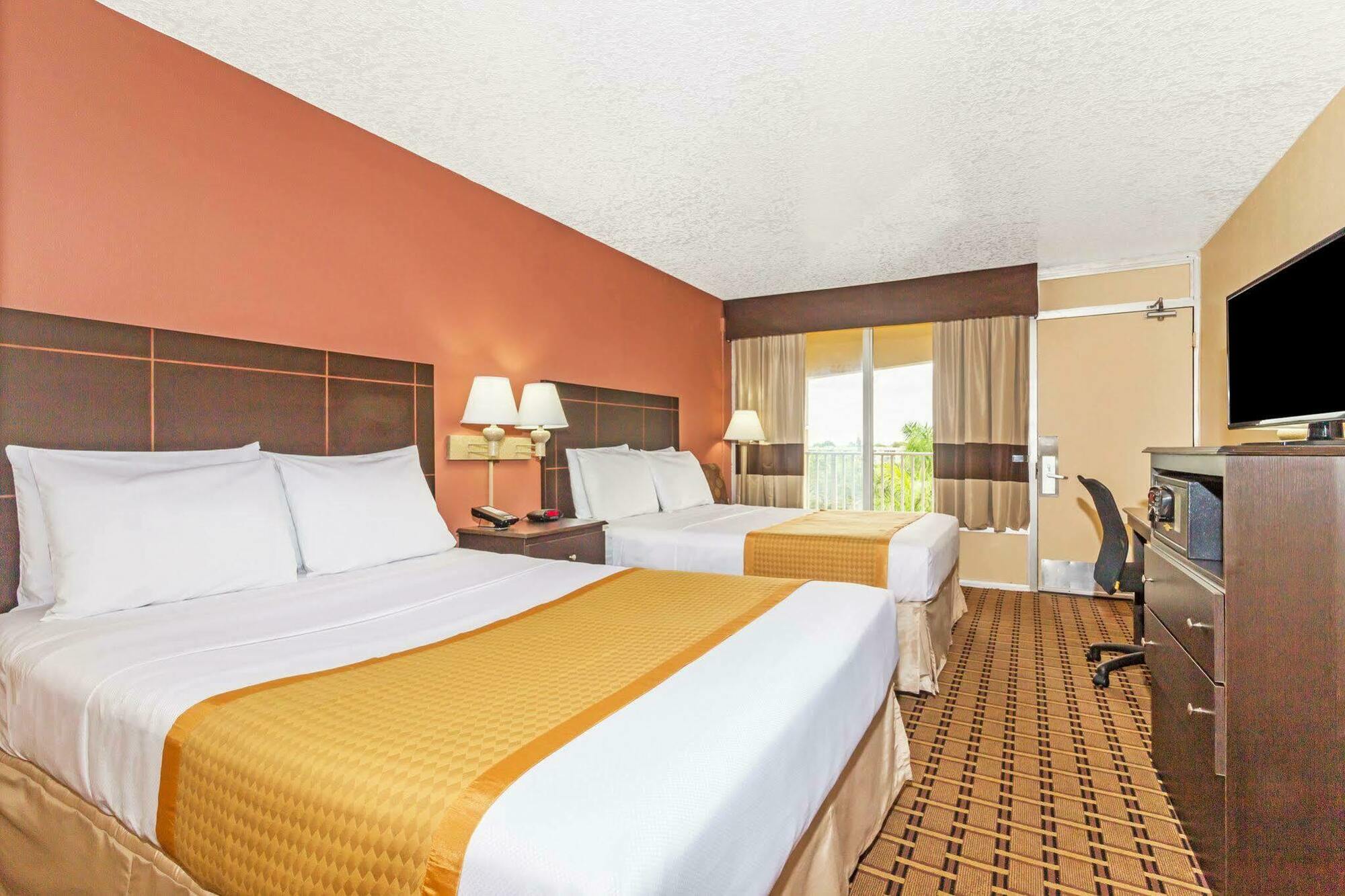 Days Inn By Wyndham Fort Lauderdale-Oakland Park Airport N Esterno foto